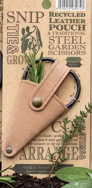 THE GELDERLAND GARDENERS' GIFT BOX- GARDENING GIFT BOX WITH GARDENING LOGBOOK, HAND CREAM BAR, GARDENER'S TWINE IN TIN, GARDENER'S SCISSORS AND PLANT LABELS AND PENCIL
