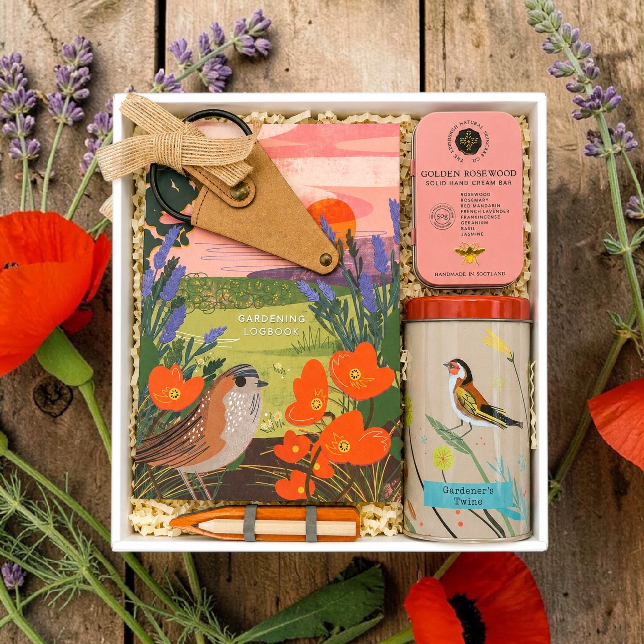 THE GELDERLAND GARDENERS' GIFT BOX- GARDENING GIFT BOX WITH GARDENING LOGBOOK, HAND CREAM BAR, GARDENER'S TWINE IN TIN, GARDENER'S SCISSORS AND PLANT LABELS AND PENCIL