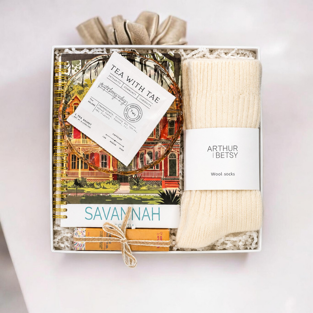 THE KENTUCKY SADDLER GIFT BOX - Original Gift Hamper with Socks, Notebook, Jewellery Dish, Tea & Skincare